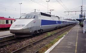 Gare de Lyon, 19h24 départ du TGV ...